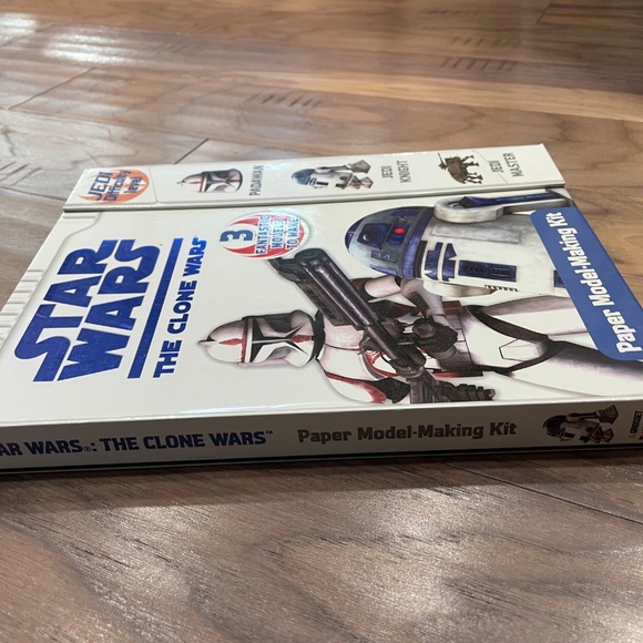 "Star Wars: The Clone Wars" Paper Model-Making Kit Book & Kit - Picture 2 of 11
